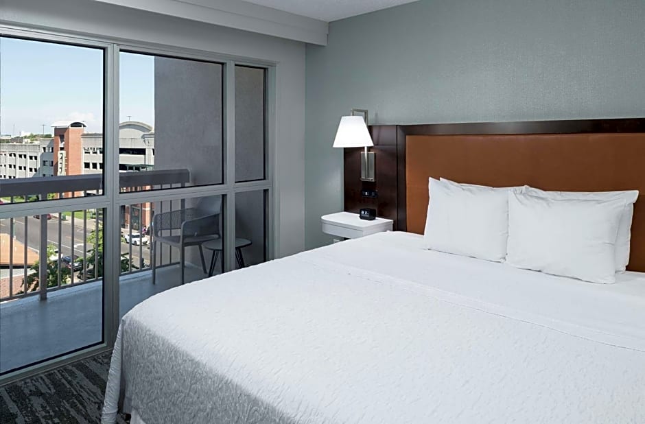 Hampton Inn By Hilton And Suites Memphis-Beale Street