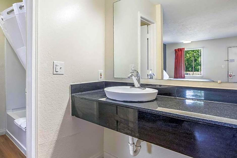 Quality Inn & Suites Columbus West