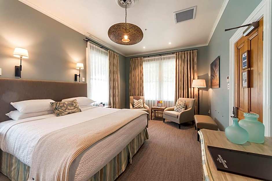 Photo 1 of 12 of Premium Lodge