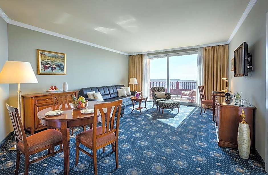 Casa León Royal Retreat