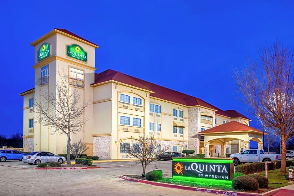 La Quinta Inn & Suites by Wyndham Ennis