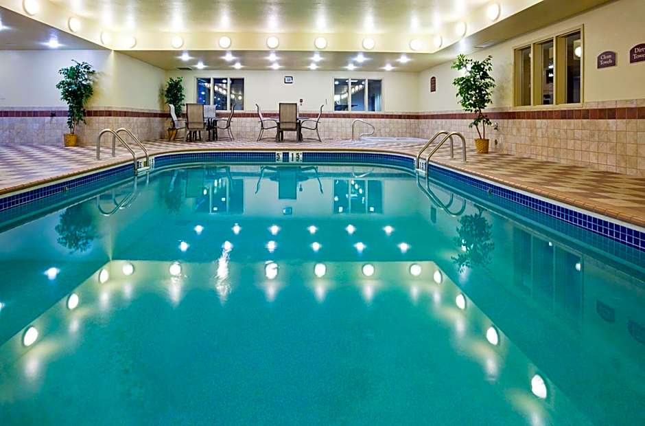 Holiday Inn Express Hotel & Suites Grand Forks By IHG