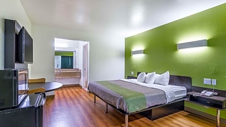 King Room - Disability Access - Non-Smoking