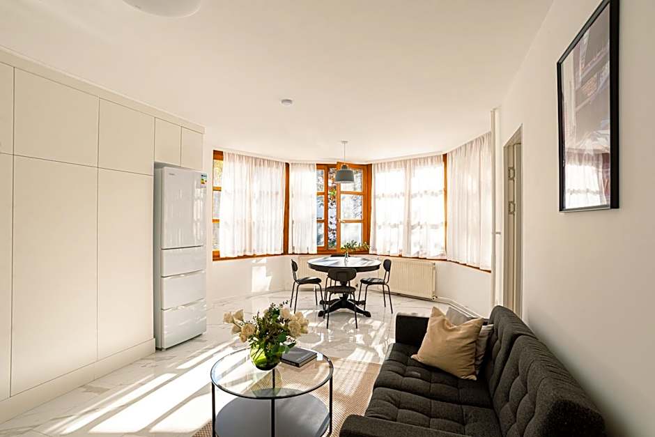 Deluxe Swan Stone Castle Apartment