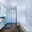Airlie Summit Apartments