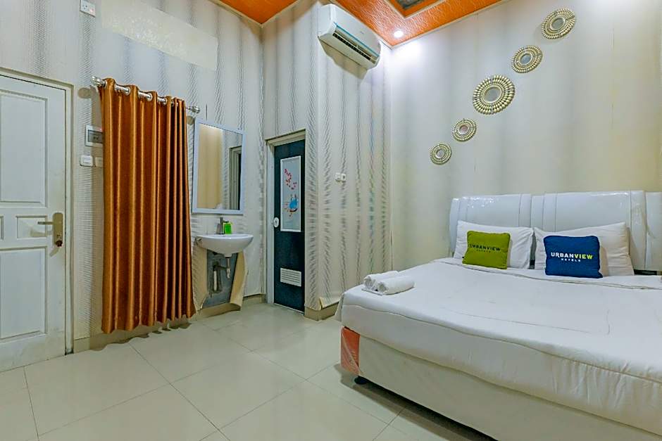 Urbanview Hotel Rifal Home Tegal
