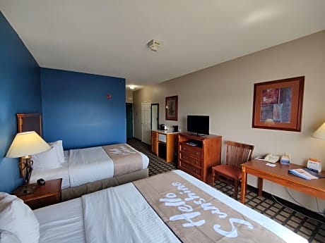 Queen Room with Two Queen Beds and Roll In Shower - Mobility Accessible/Non-Smoking