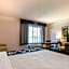 La Quinta Inn & Suites by Wyndham Atlanta Alpharetta