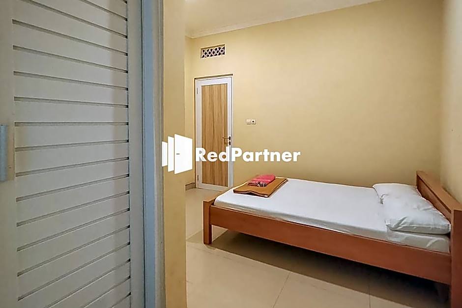 Batu Homestay Puncak Redpartner – Megamendung, PA