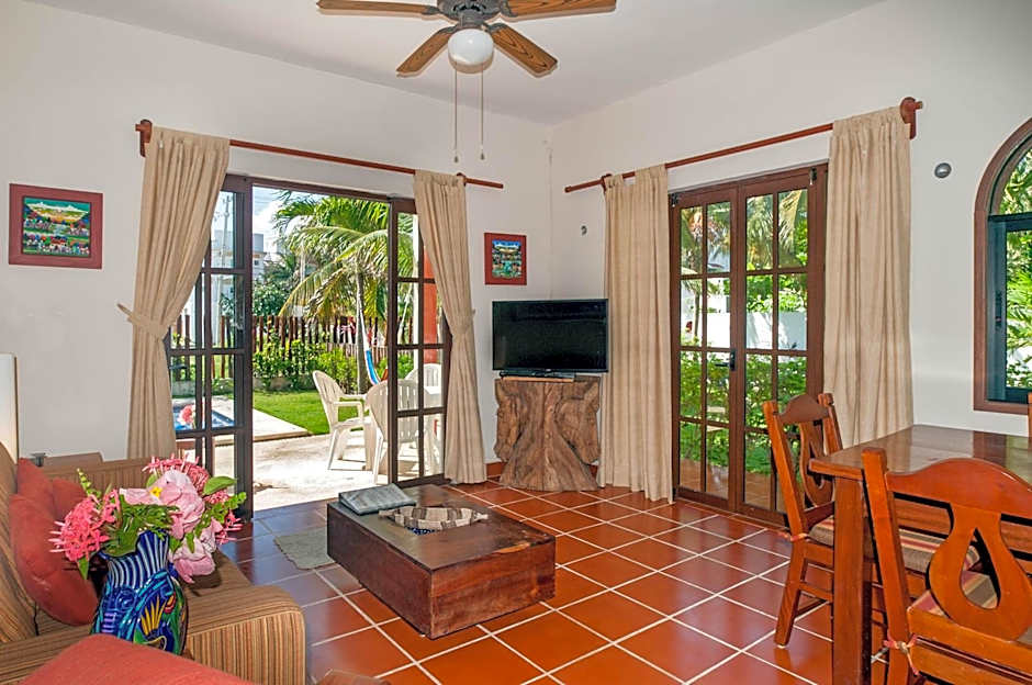 Casa Anita - Relaxing Home Steps from the Puerto Morelos Beach