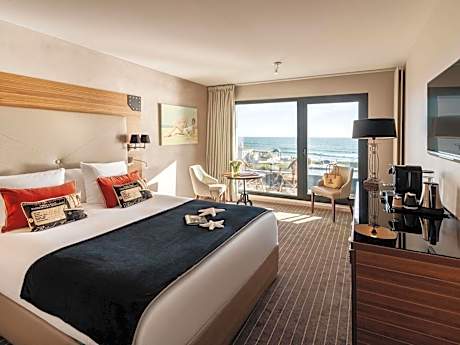 Superior Room with One Queen-Size Bed or Two Single Beds and Balcony - Sea View