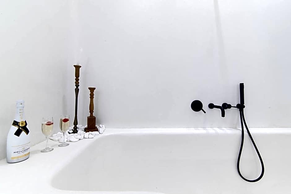 Portara Seaside Luxury Suites