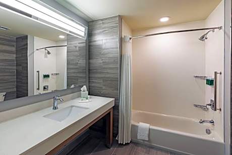 King Suite with Sofa Bed - Hearing Accessible