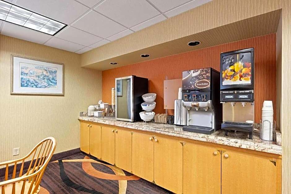 AmericInn by Wyndham Denver Airport