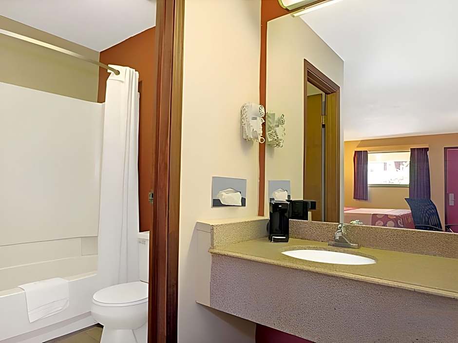 Super 8 by Wyndham Cincinnati OH