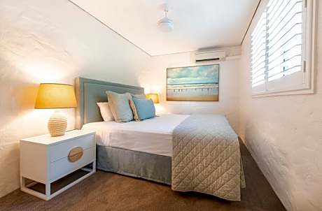 One Bedroom Beachfront - Deluxe
