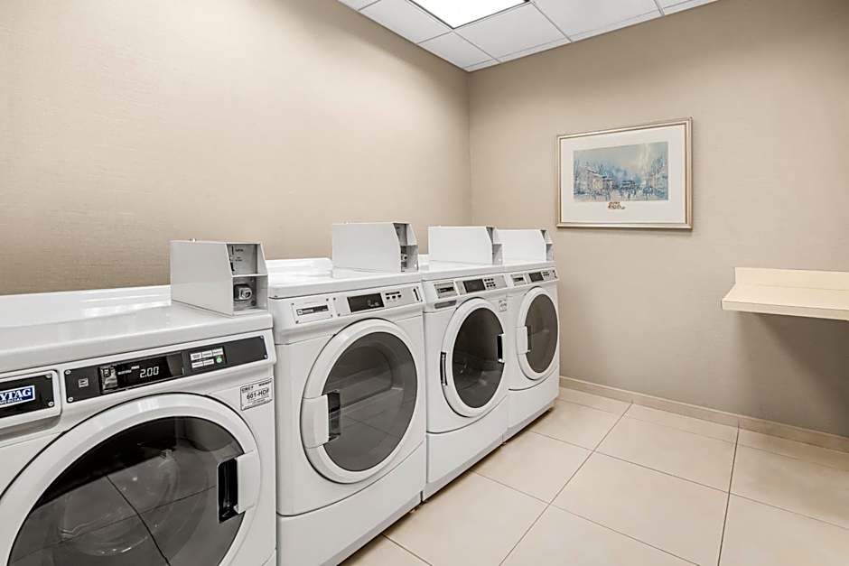 Holiday Inn Express & Suites Wilmington-Newark by IHG