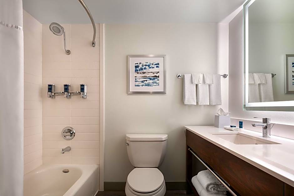 Four Points By Sheraton Hotel & Suites San Francisco Airport