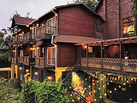 The Hosteller Kasar Devi