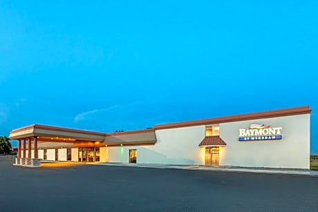 Baymont by Wyndham Jamestown Conference Center & Water Park