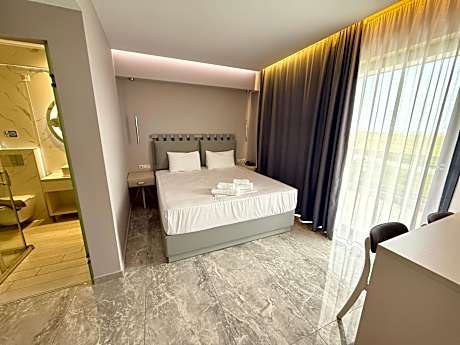 Deluxe Suite with Sea View