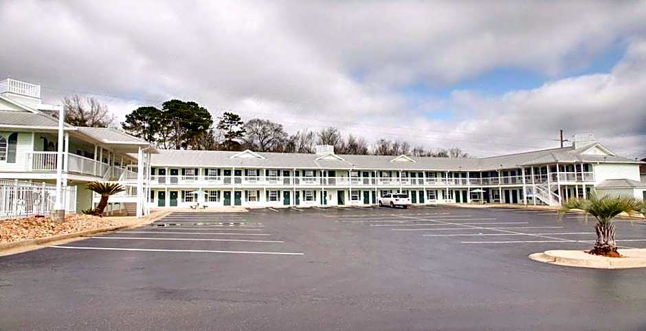 Key West Inn - Millbrook
