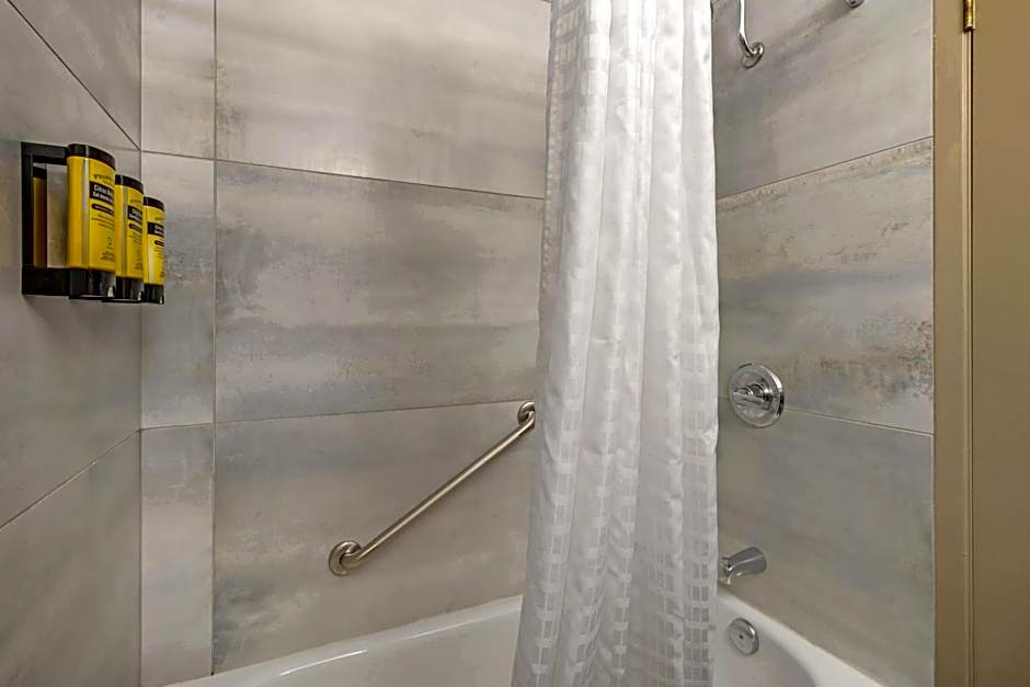 Best Western Plus Pembina Inn & Suites