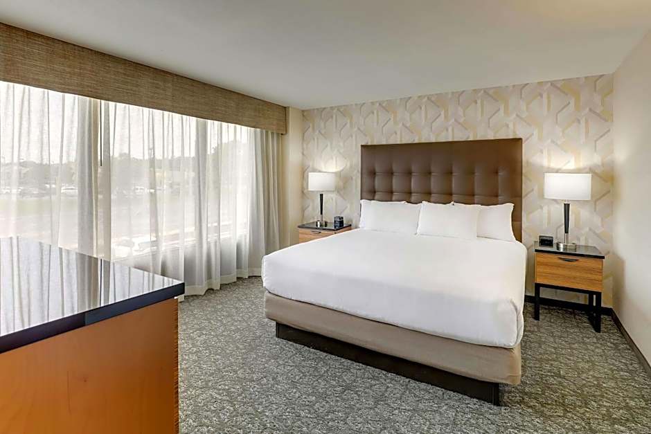 Drury Inn & Suites Birmingham Lakeshore Drive