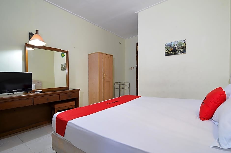 RedDoorz Plus @ Laweyan