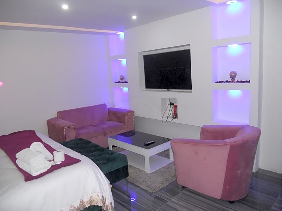 Gold Crown International Hotel