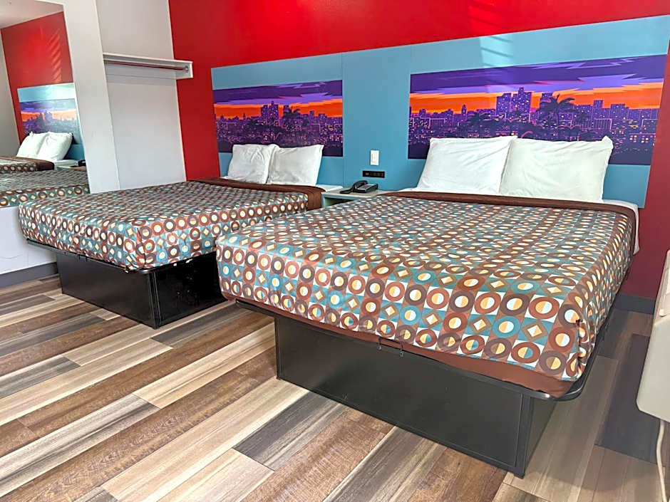 La Casa Motel, Burbank Airport