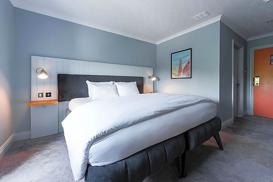 Photo 1 of 6 of Double Room
