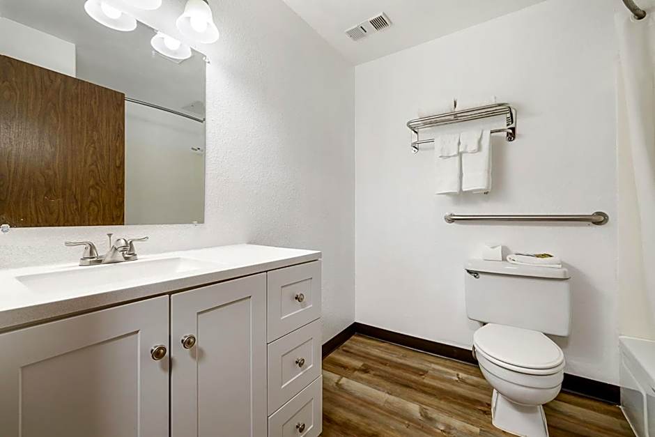Kennewick Suites