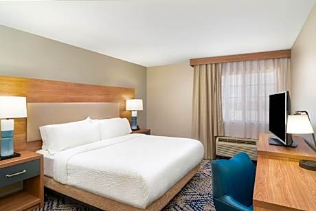 One-Bedroom Suite with Tub - Mobility Accessible