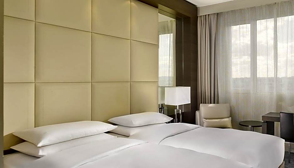 Hyatt Regency Paris Etoile