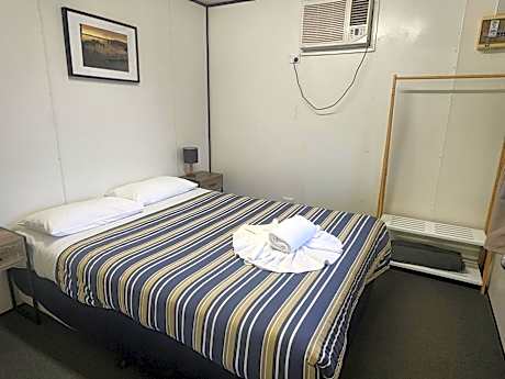 Budget Studio (2 guests) - No Pets Allowed