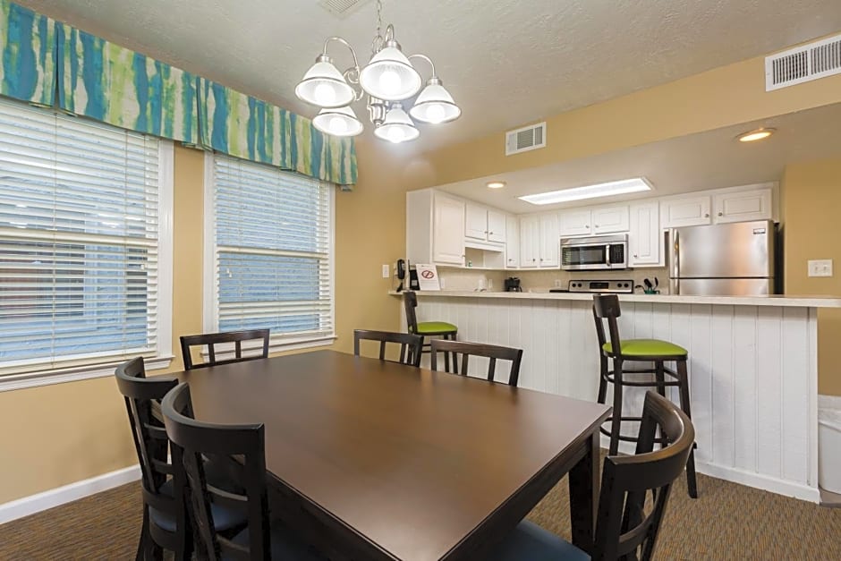 Country Club Villas