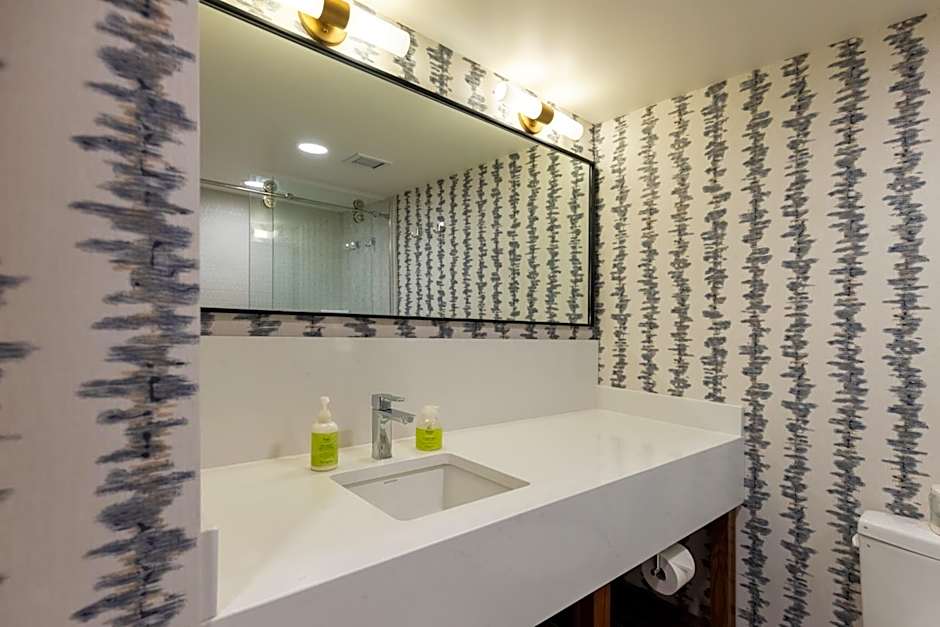 Hotel Canoe and Suites