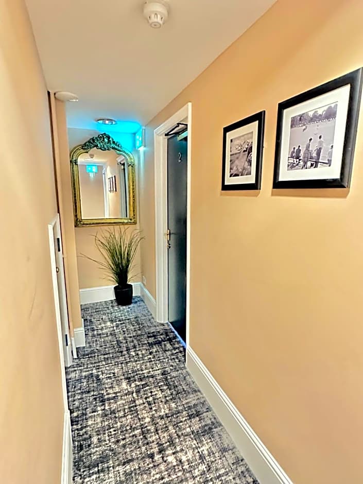 The Red Cow - Guest House