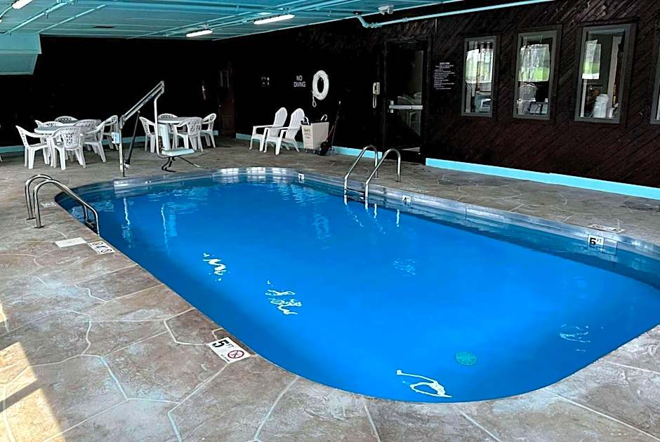 Super 8 by Wyndham Cameron