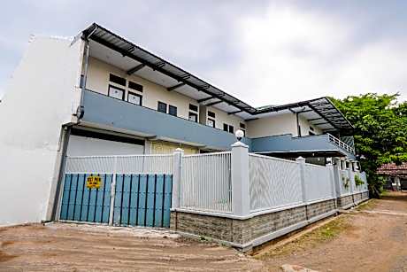 OYO 3187 Kost Putri Bu Chris