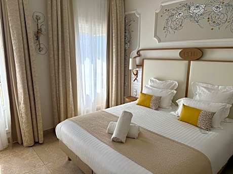 Deluxe Queen Room with Sea View, Spa Bath and Terrace - Non-Smoking