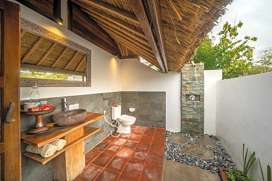 Flower Bud Bungalow Balangan