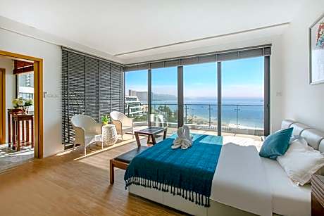 Four-Bedroom House with Sea View