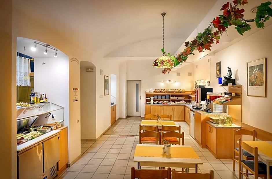 Hotel Golden City Garni