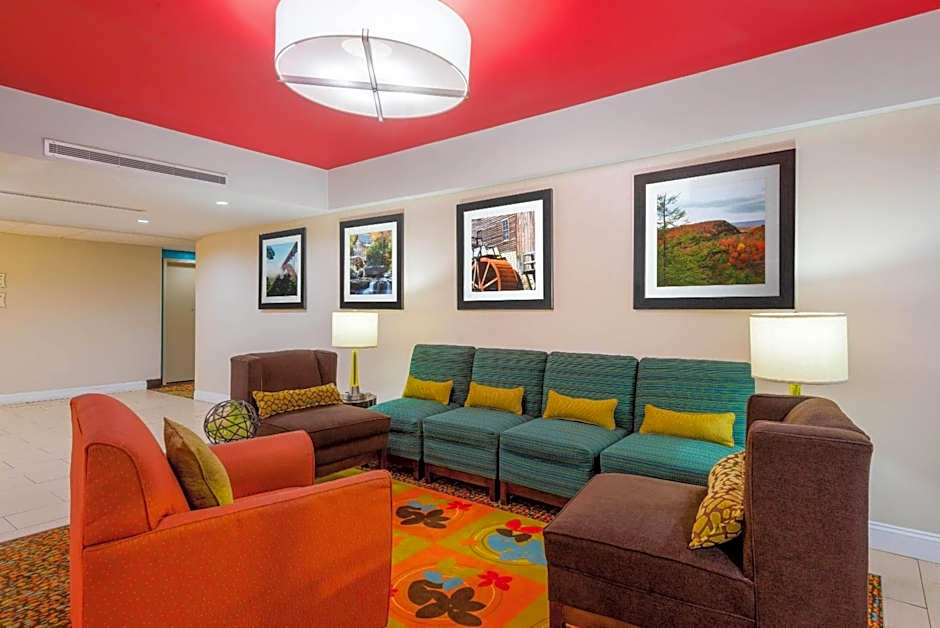 La Quinta Inn & Suites/New River Gorge National Park