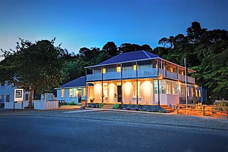 The Old Oak Boutique Hotel