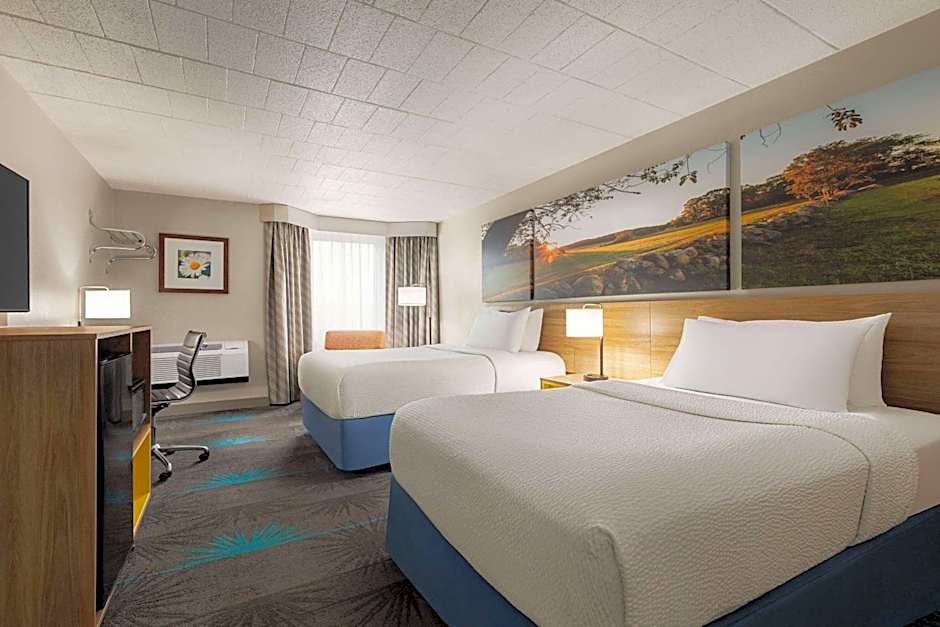 Days Hotel by Wyndham Allentown Airport / Lehigh Valley
