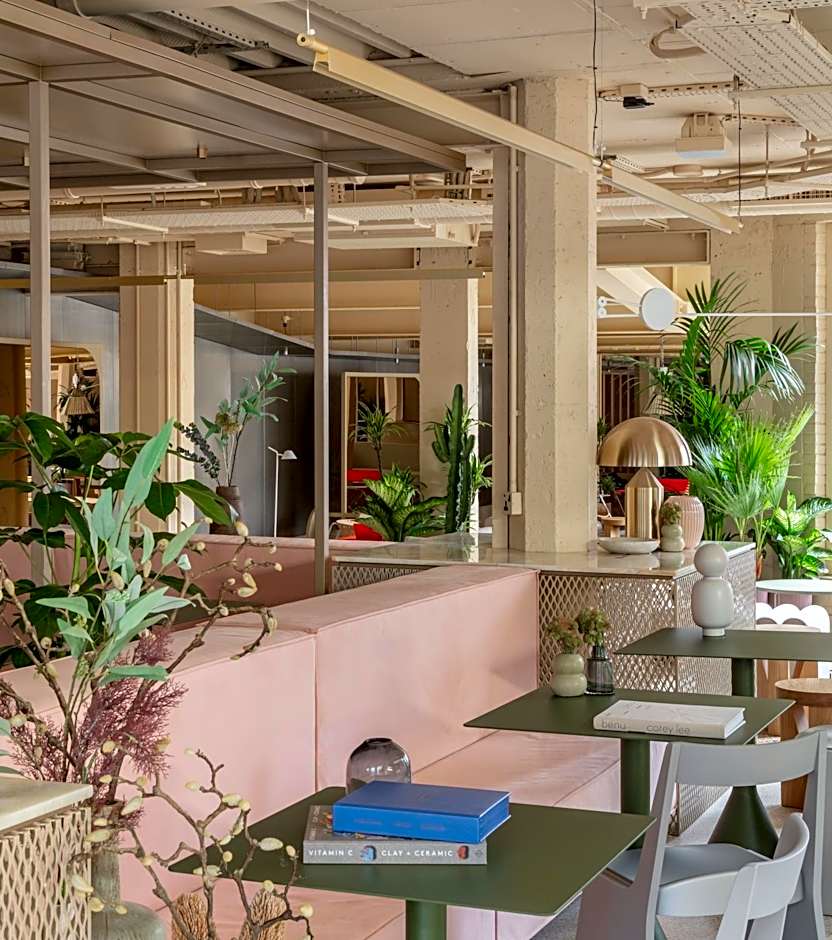 Locke at Broken Wharf