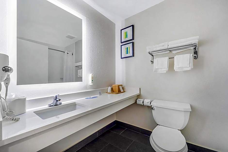 Quality Inn & Suites NJ State Capital Area